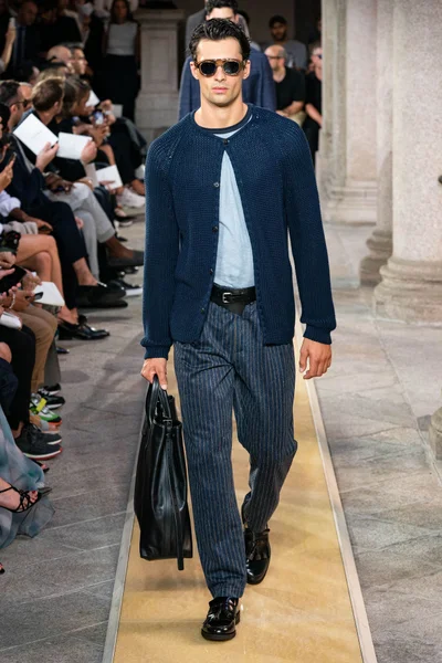 Look 8